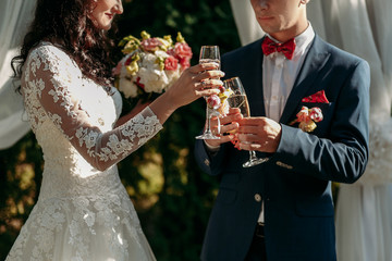 Newlyweds under the wedding arch