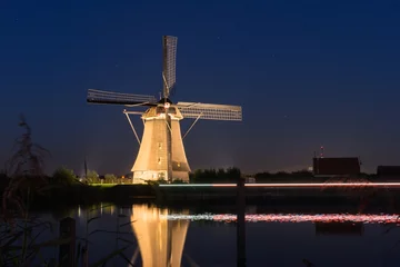 Foto op Canvas Nederlandse molen in de nacht © bgvangelderen
