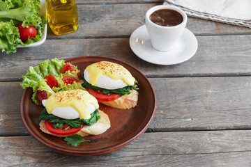 poached eggs benedict with spinach and tomato