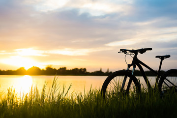 Fototapeta na wymiar Silhouette Mountain bike sunset at river