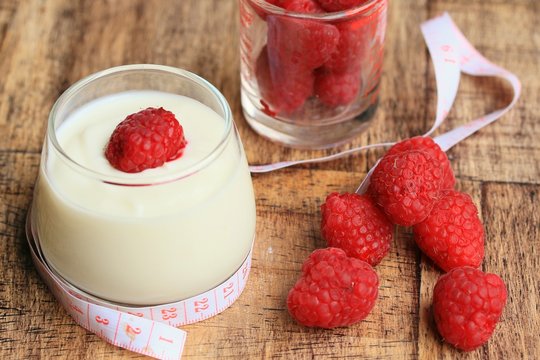 yogurt smoothie with raspberries