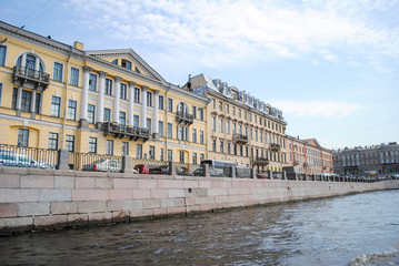 Fototapeta na wymiar a magnificent facade on St. Petersburg waterfront