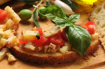 Bruschetta con frittata Cucina italiana Italienische Küche 브루스케타 Брускетта Brusketta بروسكيتا ブルスケッタ Брускета بروسکتا イタリア料理 Italian cuisine Итальянская кухня Gastronomía de Italia Kuchnia włoska 