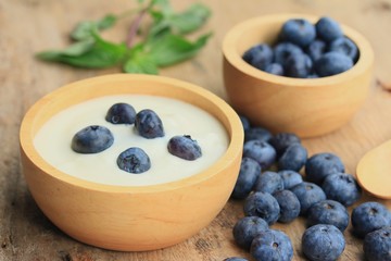 yogurt smoothie with blueberries