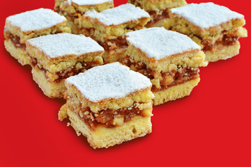 Apple pie bars with cinnamon on red tray