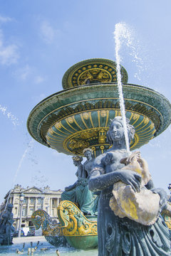Fuente en la Plaza de la Concordia, París