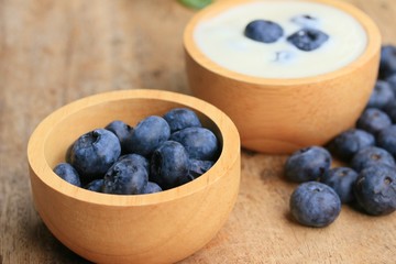 yogurt smoothie with blueberries