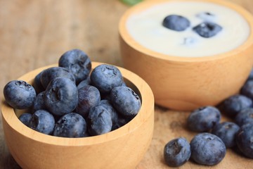 yogurt smoothie with blueberries