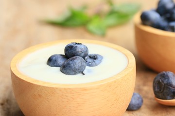 yogurt smoothie with blueberries