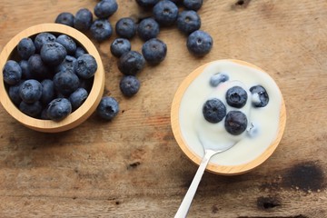 yogurt smoothie with blueberries