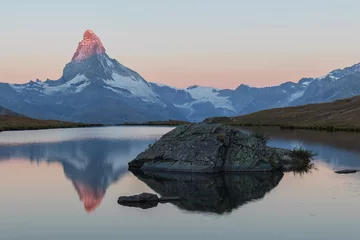 Papier Peint photo Cervin Schweizer Berge mit Matterhorn und Stellisee