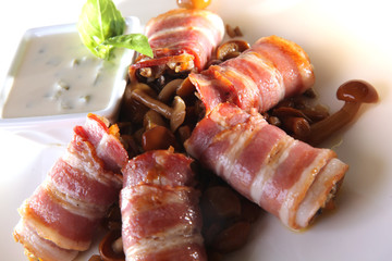 roll with Bacon and mushrooms