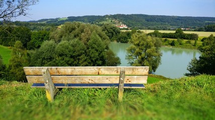 Fototapeta premium holzbank mit ausblick auf fluss i III
