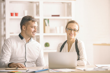 Obraz premium Attractive man and woman in office