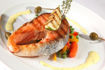 Grilled trout with vegetables and baked lime
