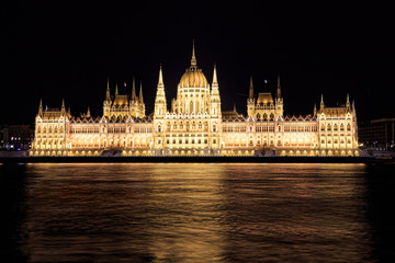 Fototapeta premium View of Budapest parliament at night, Hungary
