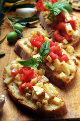 Bruschetta con frittata Cucina italiana Italienische Küche 브루스케타 Брускетта Brusketta بروسكيتا ブルスケッタ Брускета بروسکتا イタリア料理 Italian cuisine Итальянская кухня Gastronomía de Italia Kuchnia włoska