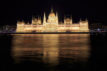 Fototapeta premium Budapest, Hungary parliament at night
