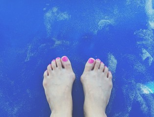  bunion feet on beach chair