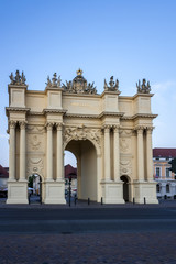 Fototapeta na wymiar Das Brandenburger Tor in Potsdam am Luisenplatz
