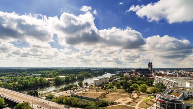 Zeitraffer Skyline &uuml;ber Magdeburg
