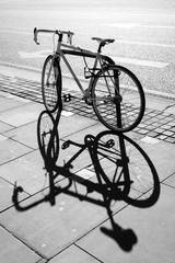 Obraz na płótnie Canvas Hipster single gear fixie bicycle locked to a metal stand on a pavement