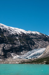 Obraz premium nigardsbreen glacier lake