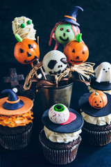 Halloween cup cakes and cake pops