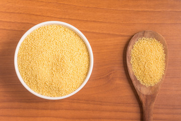 Ground Wheat into a spoon. Trigo para quibe. Kibbeh