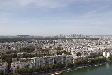 Fototapeta premium Panorama urbain à Paris, vue aérienne 