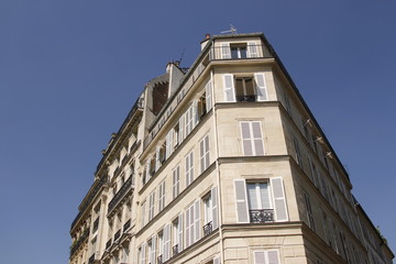 Fototapeta na wymiar Immeuble sur l'île Saint Louis à Paris