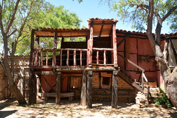 casas viejas de madera © uzkiland