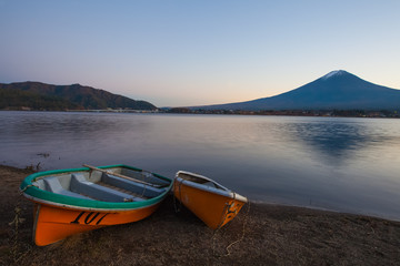 Fototapeta na wymiar Mountain Fuji and Kawaguchiko lake in evening autumn season