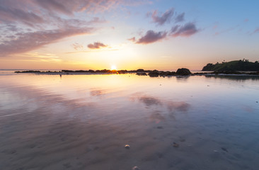Obraz premium Beautiful sunset seascape color with reflection. image contain soft focus and blur due to long expose.