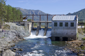 Obraz premium the hydroelectric power station destroyed among the nature 