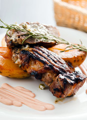 steak with potatoes