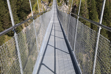 Holzgauer Hängebrücke im Lechtal. Tirol. Österreich