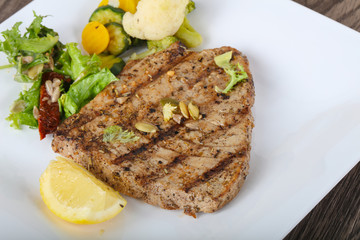 Grilled tuna steak