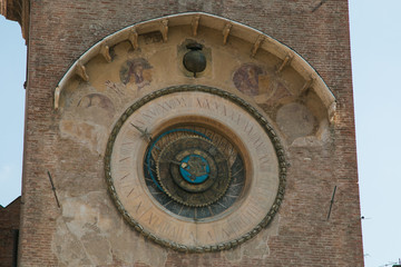 Fototapeta na wymiar Torre dell'orologio a Mantova