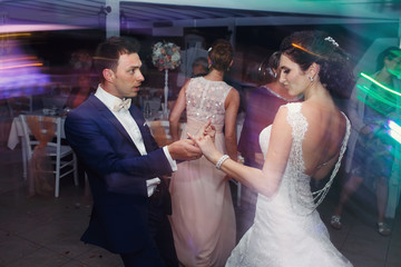 Naklejka premium Wedding dance in restaurant hall