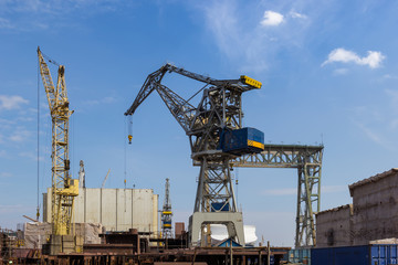 Fototapeta na wymiar The Cranes shipbuilding