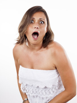 Mujer con gesto de asombro