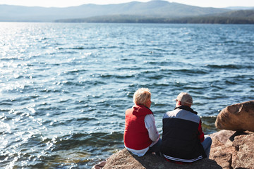 Fototapeta premium Seniors by water