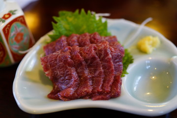 馬刺し　和食　珍味　高級料理　日本料理　郷土料理　馬肉