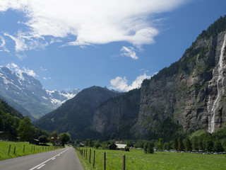 Paisaje alpino de Lauterbrunnen, Suiza OLYMPUS DIGITAL CAMERA