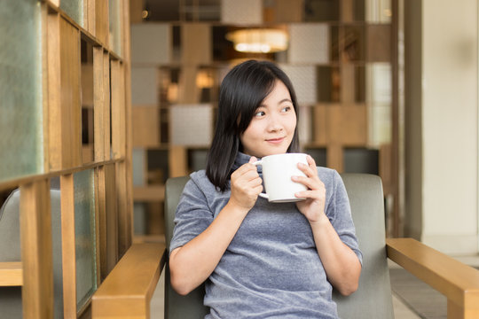 Woman drinking coffee in the morning at cafe