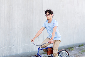 Fototapeta na wymiar young hipster man riding fixed gear bike