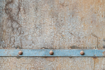 Metal plate riveted