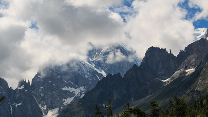 Monte Bianco tra le nubi - Val Ferret