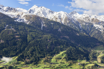 Fototapeta na wymiar View of valley and mountains